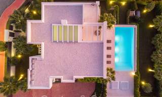 Villa de luxe élégante et contemporaine avec vue mer à vendre dans la région recherchée de Nueva Andalucia, Marbella 20878 