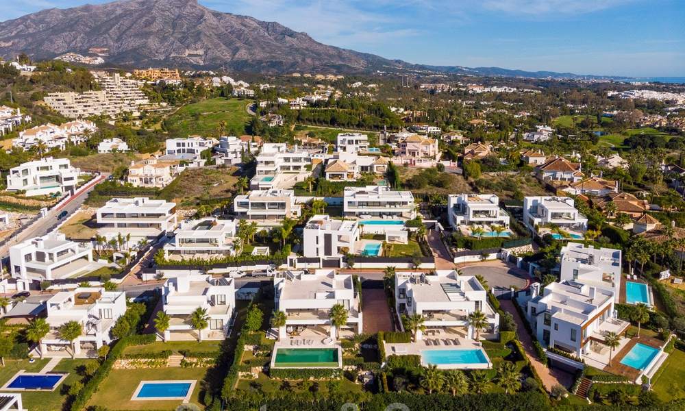 Villa de luxe élégante et contemporaine avec vue mer à vendre dans la région recherchée de Nueva Andalucia, Marbella 20880