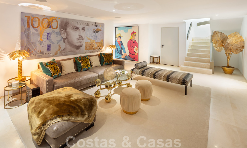 Villa de luxe élégante et contemporaine avec vue mer à vendre dans la région recherchée de Nueva Andalucia, Marbella 20900