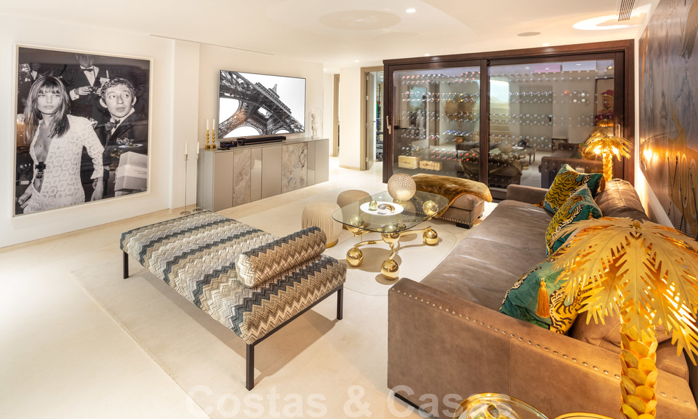 Villa de luxe élégante et contemporaine avec vue mer à vendre dans la région recherchée de Nueva Andalucia, Marbella 20902
