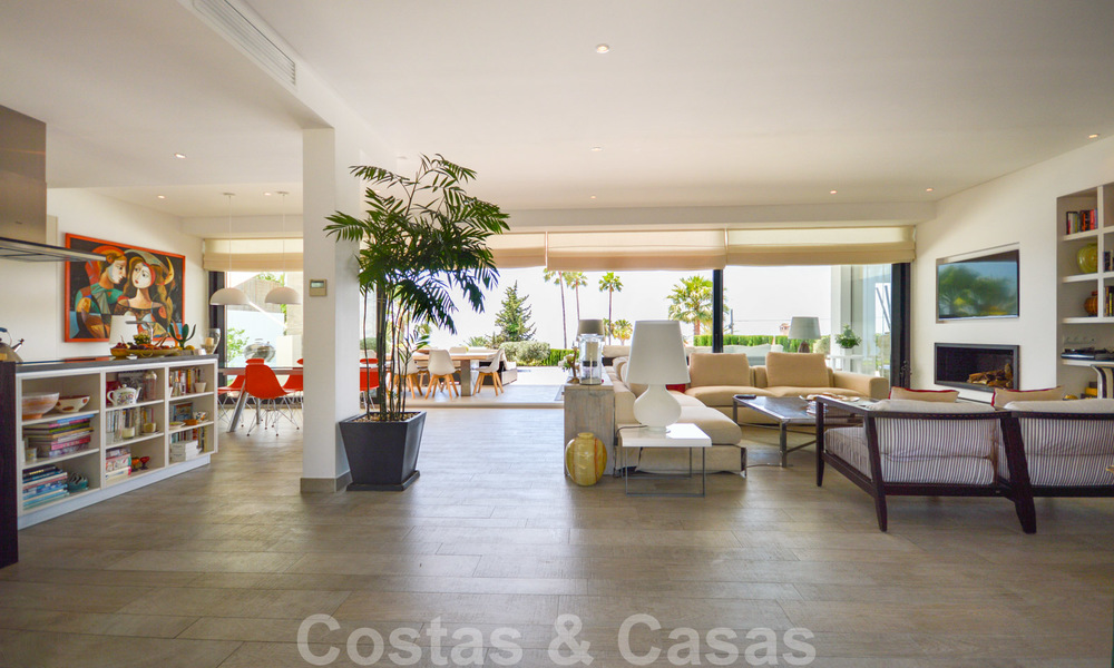 Villa moderne de luxe avec vue panoramique sur la mer à vendre dans le prestigieux Golden Mile de Marbella 20992
