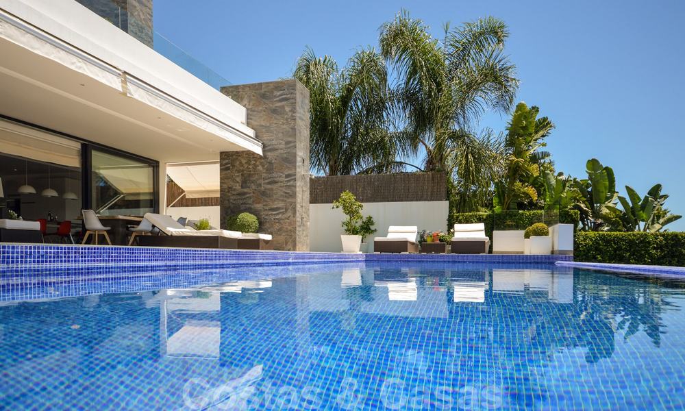 Villa moderne de luxe avec vue panoramique sur la mer à vendre dans le prestigieux Golden Mile de Marbella 21005
