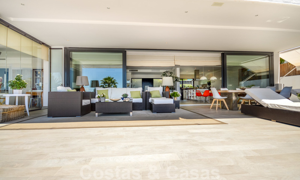 Villa moderne de luxe avec vue panoramique sur la mer à vendre dans le prestigieux Golden Mile de Marbella 21010