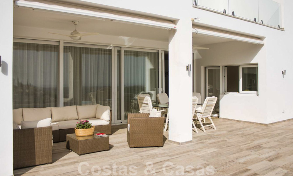 A vendre : villa moderne de construction récente avec vue panoramique, dans une urbanisation recherchée à Benahavis, Marbella 21273