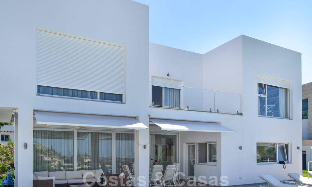 A vendre : villa moderne de construction récente avec vue panoramique, dans une urbanisation recherchée à Benahavis, Marbella 21298