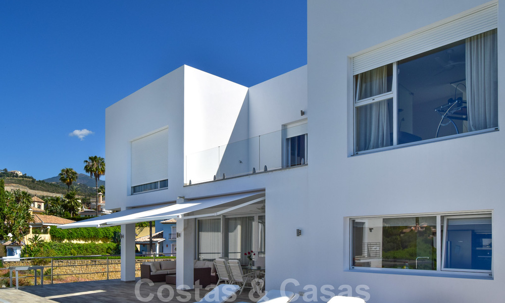 A vendre : villa moderne de construction récente avec vue panoramique, dans une urbanisation recherchée à Benahavis, Marbella 21299