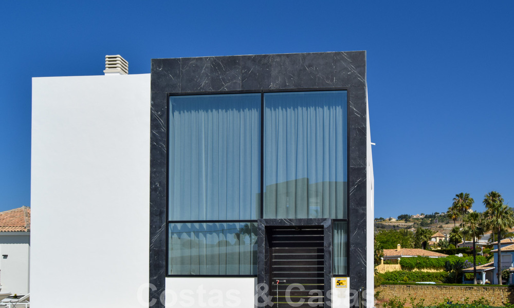 A vendre : villa moderne de construction récente avec vue panoramique, dans une urbanisation recherchée à Benahavis, Marbella 21300