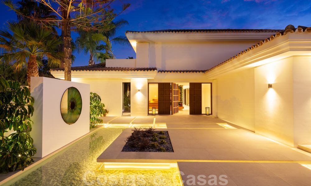 Exquise villa de luxe de style méditerranéenne moderne à vendre, en première ligne de golf à Nueva Andalucia, Marbella 21501
