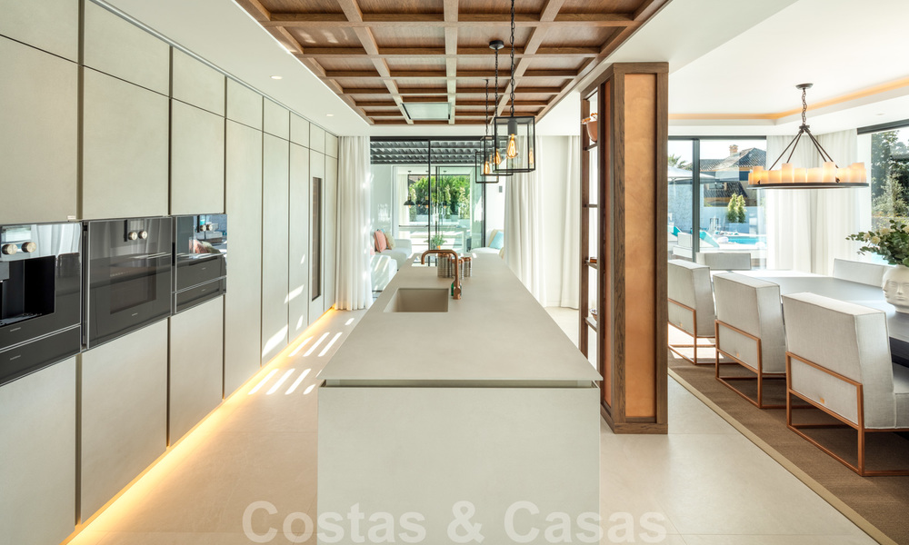 Exquise villa de luxe de style méditerranéenne moderne à vendre, en première ligne de golf à Nueva Andalucia, Marbella 21514