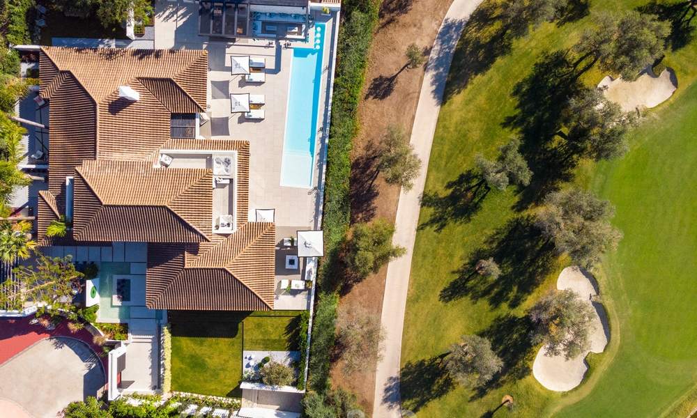 Exquise villa de luxe de style méditerranéenne moderne à vendre, en première ligne de golf à Nueva Andalucia, Marbella 21515