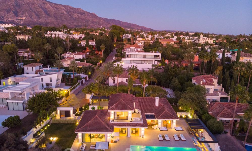 Exquise villa de luxe de style méditerranéenne moderne à vendre, en première ligne de golf à Nueva Andalucia, Marbella 21521