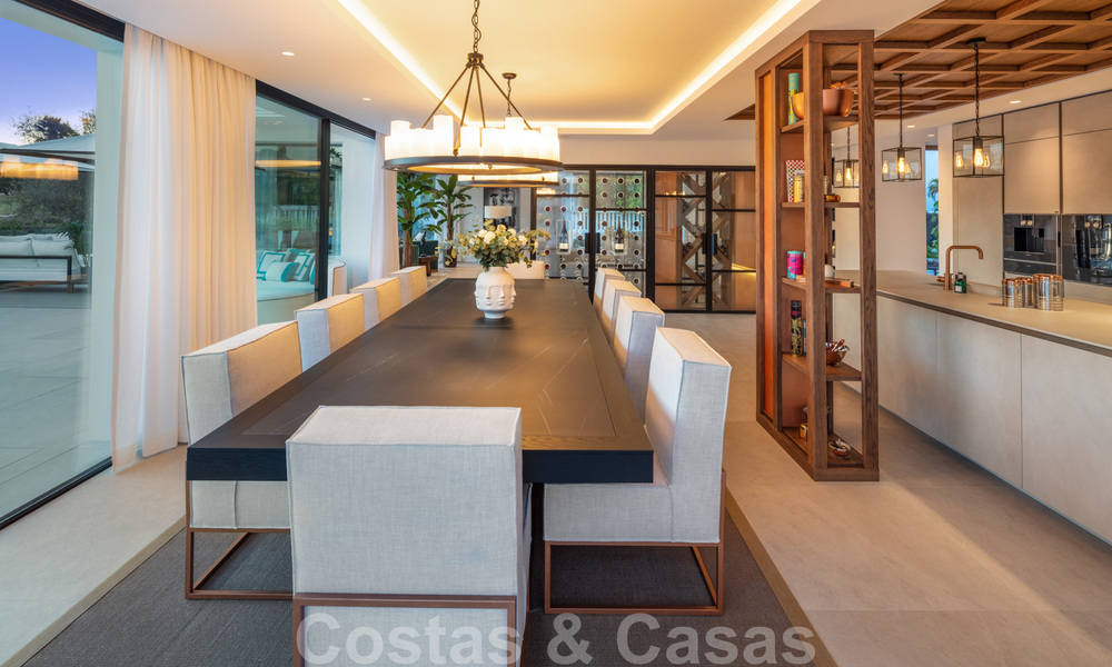 Exquise villa de luxe de style méditerranéenne moderne à vendre, en première ligne de golf à Nueva Andalucia, Marbella 21526