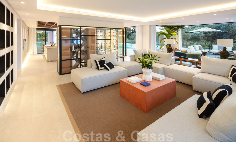 Exquise villa de luxe de style méditerranéenne moderne à vendre, en première ligne de golf à Nueva Andalucia, Marbella 21528