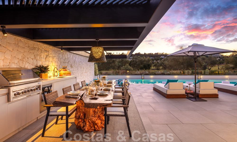 Exquise villa de luxe de style méditerranéenne moderne à vendre, en première ligne de golf à Nueva Andalucia, Marbella 21531
