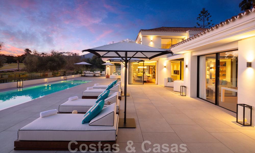 Exquise villa de luxe de style méditerranéenne moderne à vendre, en première ligne de golf à Nueva Andalucia, Marbella 21532