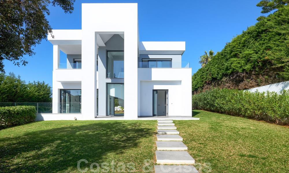 Exquise villa contemporaine neuve à vendre, prête à s'installer, à l'est de Marbella 21761