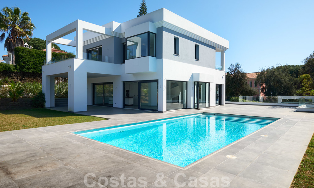 Exquise villa contemporaine neuve à vendre, prête à s'installer, à l'est de Marbella 21768