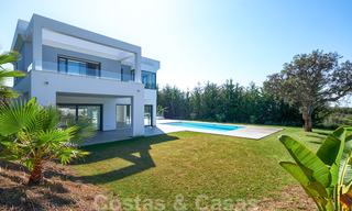 Exquise villa contemporaine neuve à vendre, prête à s'installer, à l'est de Marbella 21769 
