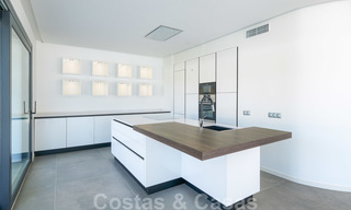 Exquise villa contemporaine neuve à vendre, prête à s'installer, à l'est de Marbella 21771 