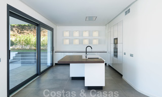 Exquise villa contemporaine neuve à vendre, prête à s'installer, à l'est de Marbella 21772 