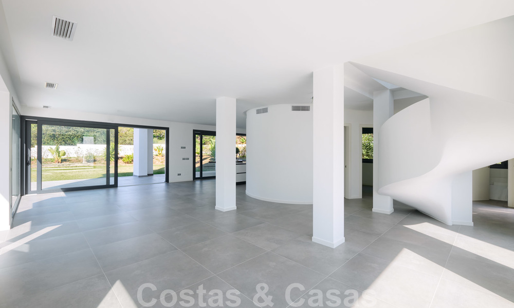 Exquise villa contemporaine neuve à vendre, prête à s'installer, à l'est de Marbella 21779
