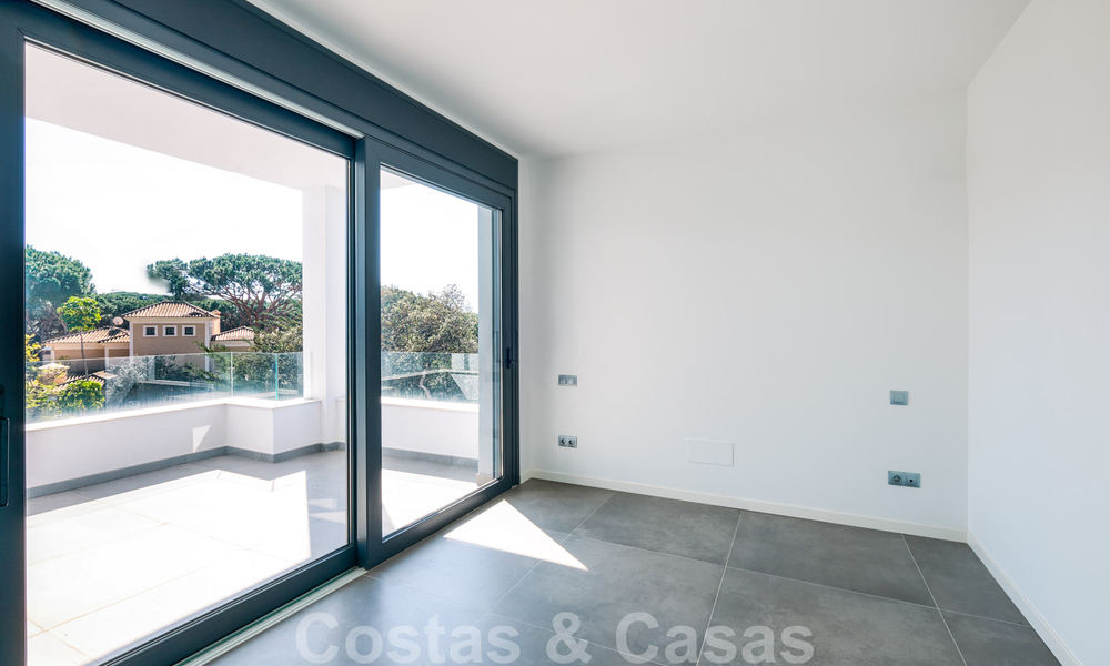 Exquise villa contemporaine neuve à vendre, prête à s'installer, à l'est de Marbella 21794