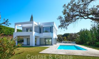 Exquise villa contemporaine neuve à vendre, prête à s'installer, à l'est de Marbella 21798 