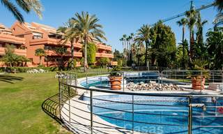 Penthouse à vendre dans une urbanisation exclusive prêt de la plage, située entre Puerto Banus et San Pedro, Marbella 21757 