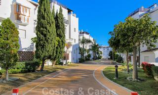 Appartement lumineux récemment rénové à vendre dans un magnifique complexe en bord de mer, à quelques pas de la plage, des commodités et de San Pedro, Marbella 21970 