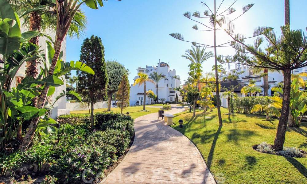 Appartement lumineux récemment rénové à vendre dans un magnifique complexe en bord de mer, à quelques pas de la plage, des commodités et de San Pedro, Marbella 21971