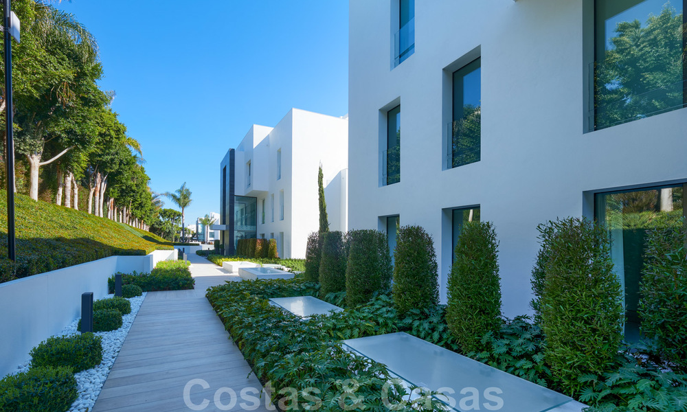 Appartement de luxe en bord de mer, situé dans un complexe exclusif sur le New Golden Mile, à Estepona Est 21995