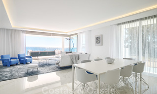 Revente privée. Appartement ultra-Deluxe d'Avant Garde en bord de mer à vendre dans un complexe exclusif sur le New Golden Mile, Estepona 22055 
