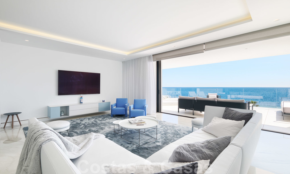Revente privée. Appartement ultra-Deluxe d'Avant Garde en bord de mer à vendre dans un complexe exclusif sur le New Golden Mile, Estepona 22056