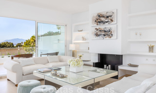 Superbe penthouse de luxe à vendre, avec une vue spectaculaire sur la mer et à proximité de la plage, à l'est de Marbella 22234 