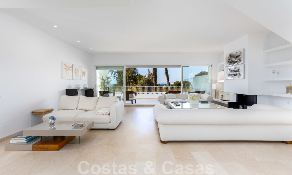 Superbe penthouse de luxe à vendre, avec une vue spectaculaire sur la mer et à proximité de la plage, à l'est de Marbella 22237
