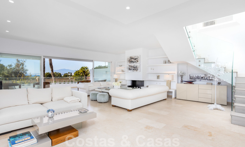 Superbe penthouse de luxe à vendre, avec une vue spectaculaire sur la mer et à proximité de la plage, à l'est de Marbella 22238