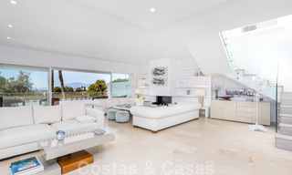 Superbe penthouse de luxe à vendre, avec une vue spectaculaire sur la mer et à proximité de la plage, à l'est de Marbella 22238 