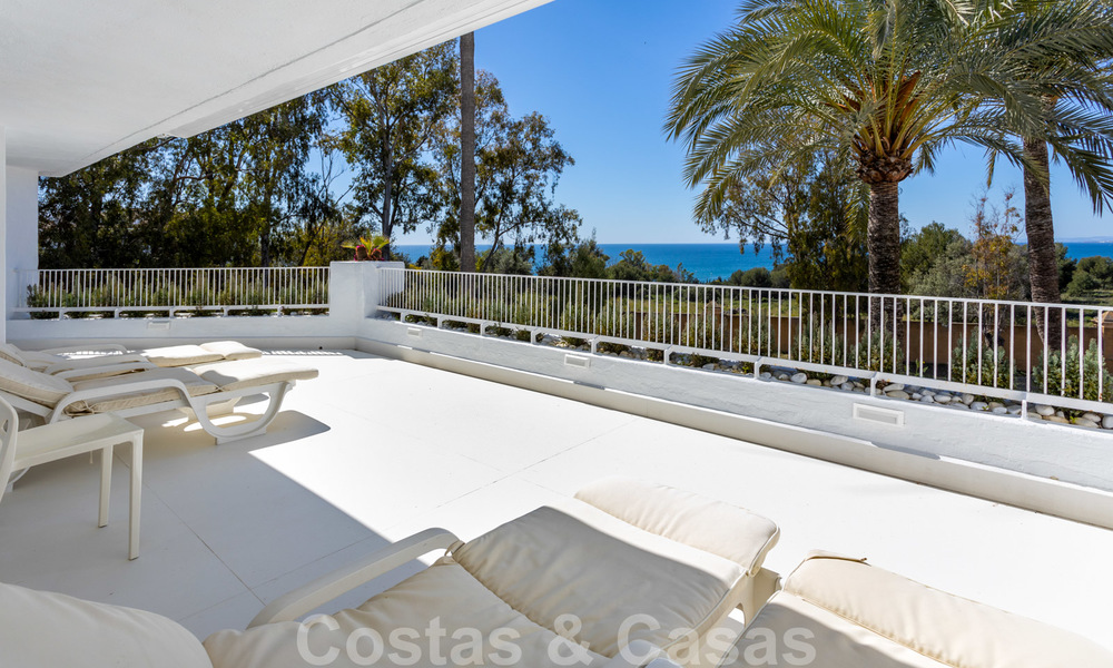 Superbe penthouse de luxe à vendre, avec une vue spectaculaire sur la mer et à proximité de la plage, à l'est de Marbella 22265