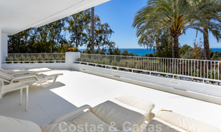 Superbe penthouse de luxe à vendre, avec une vue spectaculaire sur la mer et à proximité de la plage, à l'est de Marbella 22265 