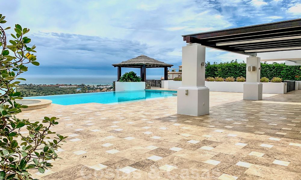 Magnifique villa avec vue panoramique sur la mer à vendre dans un prestigieux complexe de golf sur le New Golden Mile, entre Marbella et Estepona 23302