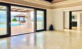 Magnifique villa avec vue panoramique sur la mer à vendre dans un prestigieux complexe de golf sur le New Golden Mile, entre Marbella et Estepona 23339 