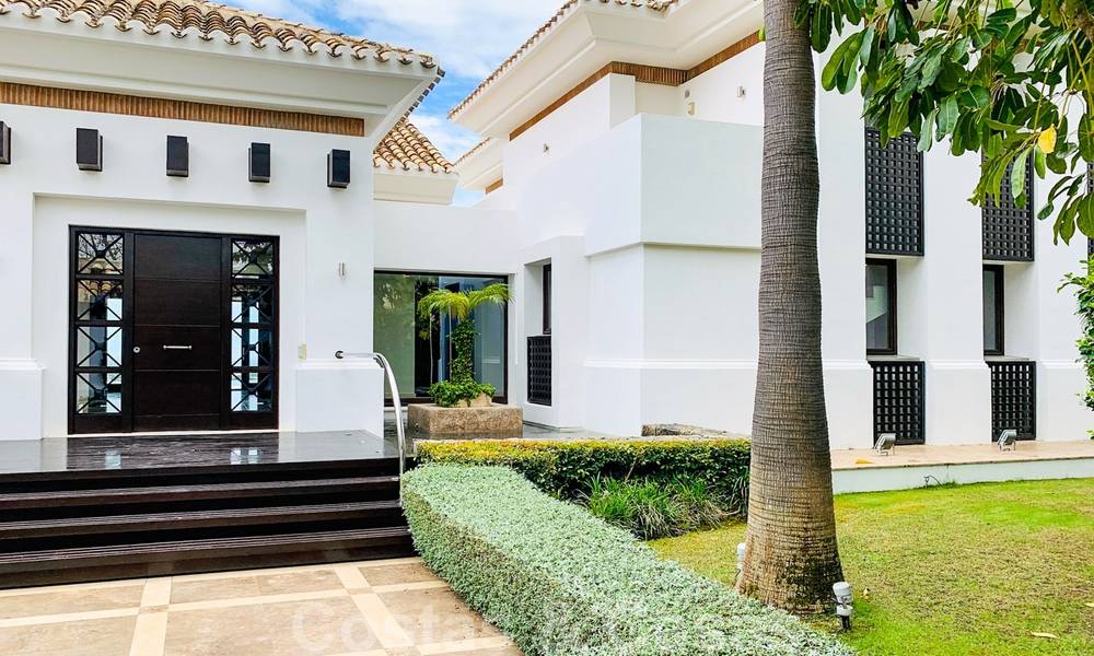 Magnifique villa avec vue panoramique sur la mer à vendre dans un prestigieux complexe de golf sur le New Golden Mile, entre Marbella et Estepona 23341
