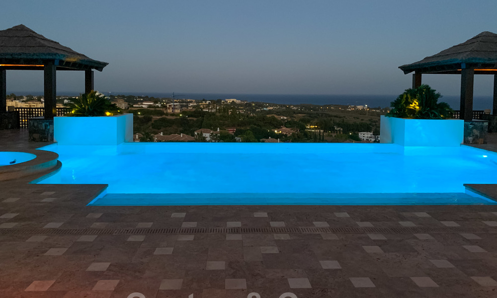 Magnifique villa avec vue panoramique sur la mer à vendre dans un prestigieux complexe de golf sur le New Golden Mile, entre Marbella et Estepona 23347