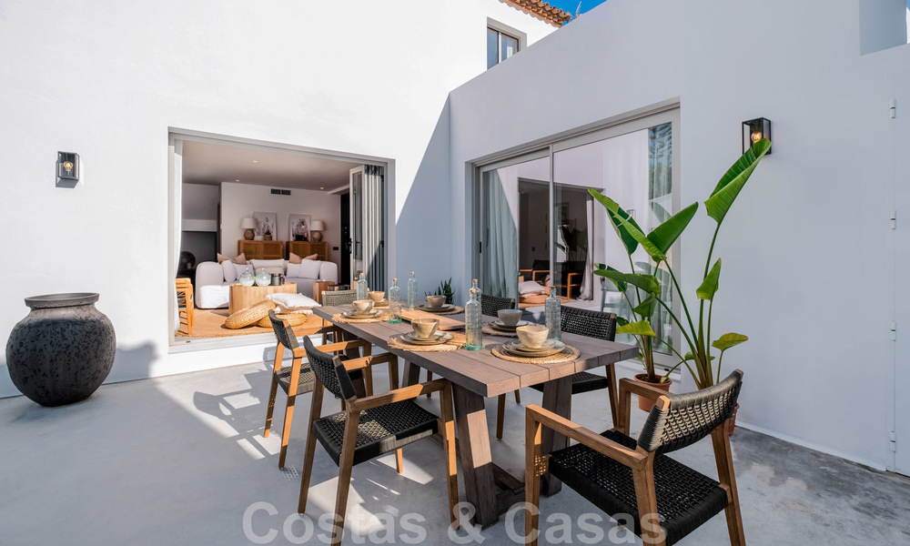 Villa jumelée de style Ibiza, magnifiquement rénovée, à vendre, à quelques pas de la plage et du centre de San Pedro - Marbella 23375