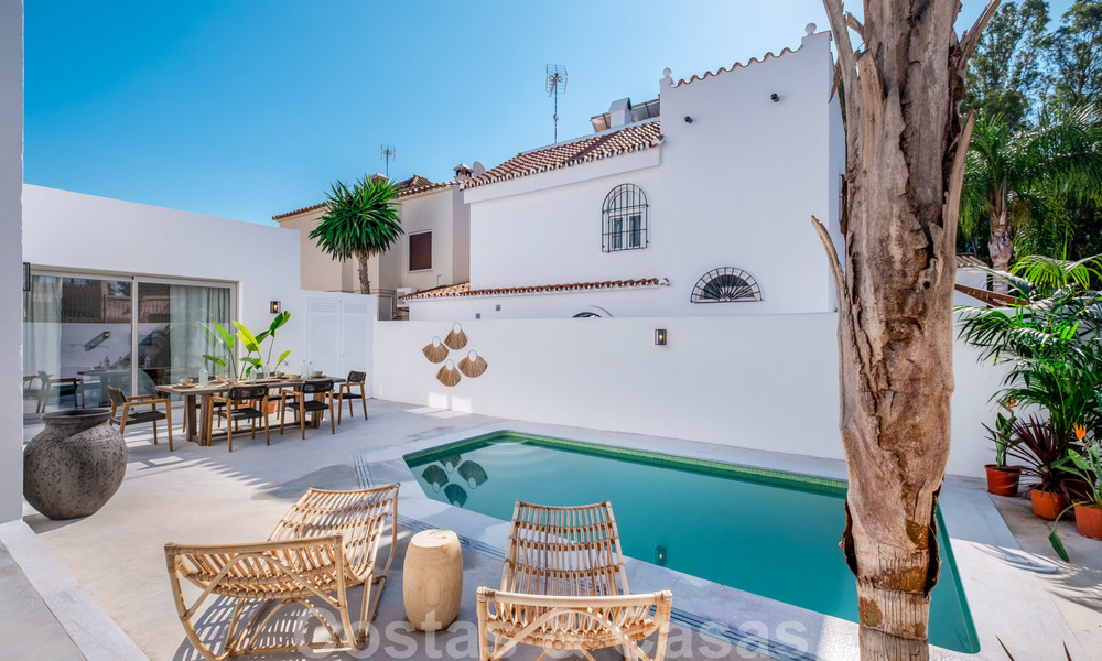 Villa jumelée de style Ibiza, magnifiquement rénovée, à vendre, à quelques pas de la plage et du centre de San Pedro - Marbella 23378