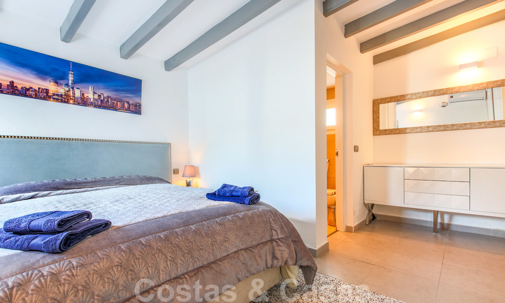 Villa de première ligne de plage avec vue sur mer à vendre sur le New Golden Mile, entre Marbella et Estepona 23475