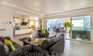 Villa de première ligne de plage avec vue sur mer à vendre sur le New Golden Mile, entre Marbella et Estepona 23478 