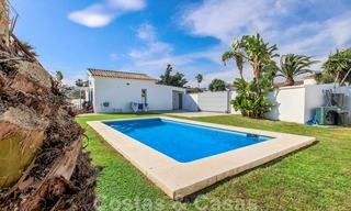 Villa de première ligne de plage avec vue sur mer à vendre sur le New Golden Mile, entre Marbella et Estepona 23479 