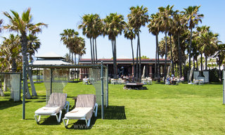 Villa de première ligne de plage avec vue sur mer à vendre sur le New Golden Mile, entre Marbella et Estepona 23489 