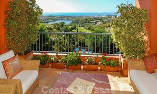 Appartements de luxe à vendre à Royal Flamingos avec vue imprenable sur le golf et la mer à Marbella - Benahavis 23573 